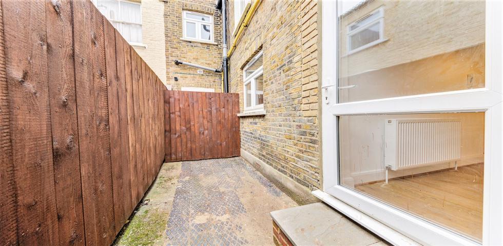 			 , 1 Bedroom, 1 bath, 1 reception Flat			 High Road, DOLLIS HILL